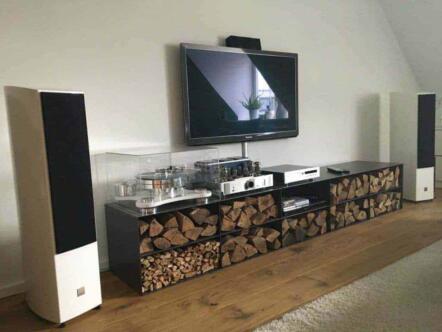 kaminholzregal-metall-innen-lowboard-tv-lowboard-schwarz-metall-mit-rueckwand-design-modern-classic-050