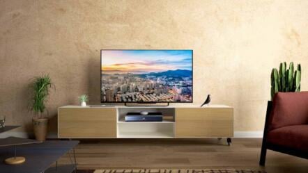 lowboard-tv-weiss-holz-eiche-metall-modern-design-massivholz-mit-schublade-aluminium-rollen-designer-interior-wohnzimmer-hollywood-7