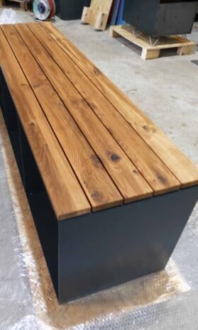 gartenbank-sitzbank-holz-metall-bank-mit-stauraum-fuer-draussen-aussenbereich-ueberdacht-modern-design-eiche-wildeiche-massiv-anthrazitgrau-stahlzart-classic-l