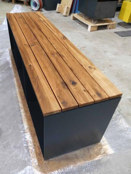 gartenbank-sitzbank-holz-metall-bank-mit-stauraum-fuer-draussen-aussenbereich-ueberdacht-modern-design-eiche-wildeiche-massiv-anthrazitgrau-stahlzart-classic-l