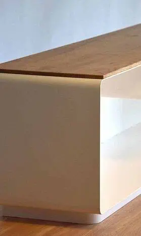 kaminholzregal-metall-innen-stahl-modern-design-wohnzimmer-weiss-holz-eiche-mit-rueckwand-mit-schublade-massivholz-wildeiche-platte-stahlzart-flamma-4