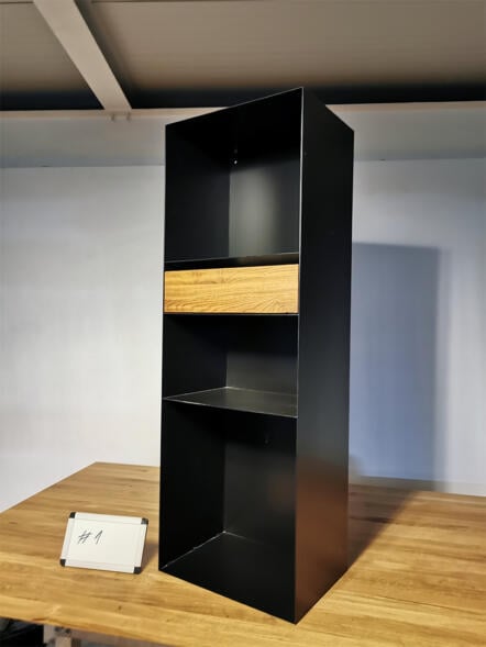 kaminholzregal-innen-metall-design-stahl-mit-rückwand-holz-mit-schublade-schwarz-stahlzart-now