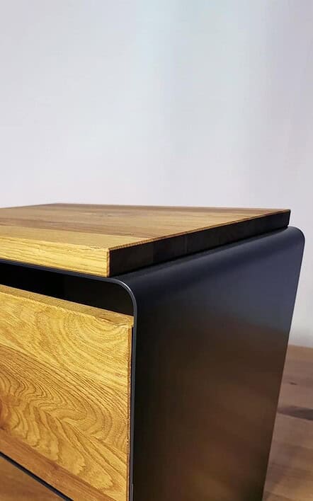 nachttisch-schwarz-eiche-holz-metall-modern-design-mit-1-schublade-massivholz-wildeiche-auflage-stahl-minimalistisch-stahlzart-mystery