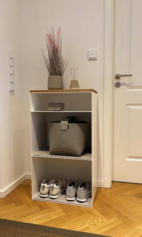 stahlzart-schuhregal-schmal-weiss-holz-metall-bauen-hoch-ideen-splatzsparend-design-eiche-cool-industrial-modern-flur-eingang-nach-mass-individuell