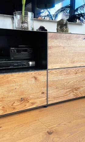 sideboard-holz-schwarz-eiche-tv-breit-metall-wohnzimmer-modern-grau-massiv-tief-industrial-massivholz-design-extravagant-kommode-schlafzimmer-wildeiche-klappen-fuesse-offen-hifi-stahlzart